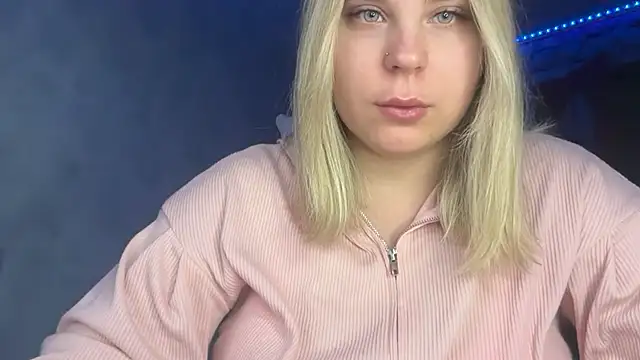 Snapshot of Thalia__Star chatting on December 5, 2025, 9:40 am Thalia Star online show from December 5, 2025, 9:40 am