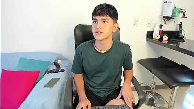 Snapshot of Lyam_ap chatting on February 20, 2025, 3:19 pm Lyam ap online show from February 20, 2025, 3:19 pm