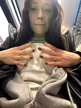 Snapshot of babydolll chatting on December 3, 2025, 12:47 pm babydolll online show from December 3, 2025, 12:47 pm