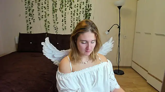 Miss Elsa  online show from November 2, 2025, 9:33 am