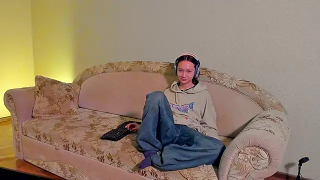 EllaSky xoxo online show from March 9, 2025, 11:03 pm