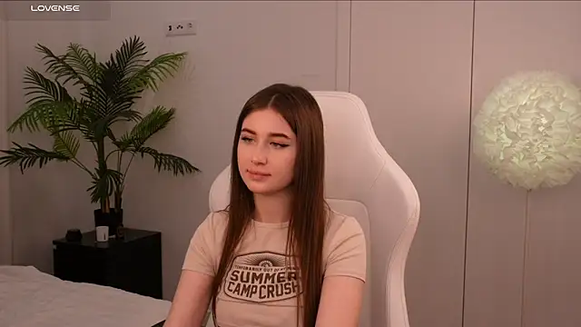 Lilly Colins online show from January 27, 2025, 5:58 pm