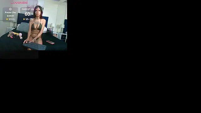 Snapshot of IssabellaJones chatting on November 22, 2025, 3:38 am IssabellaJones online show from November 22, 2025, 3:38 am