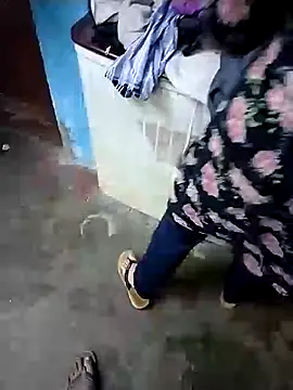 Snapshot of bobbyronak chatting on December 23, 2024, 2:45 am bobbyronak online show from December 23, 2024, 2:45 am