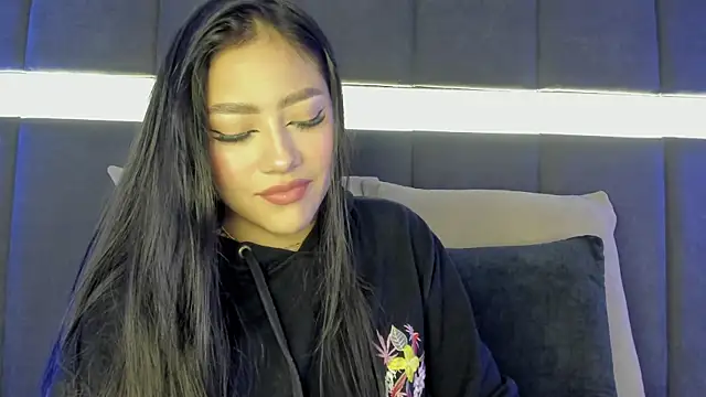 nicolle pierce online show from February 5, 2025, 12:38 pm