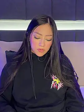 nicolle pierce online show from February 5, 2025, 3:42 pm