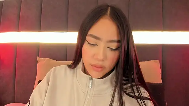 nicolle pierce online show from September 22, 2025, 12:29 pm