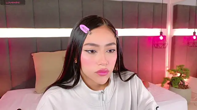 nicolle pierce online show from November 14, 2025, 2:49 pm