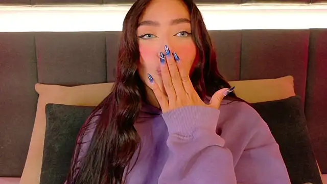 nicolle pierce online show from November 19, 2025, 2:28 pm