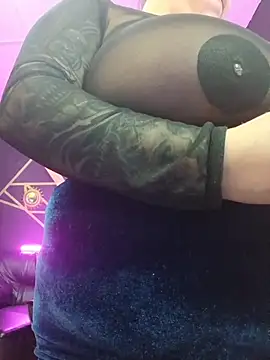 Snapshot of Gelena_Black chatting on November 21, 2025, 12:37 pm Gelena Black online show from November 21, 2025, 12:37 pm