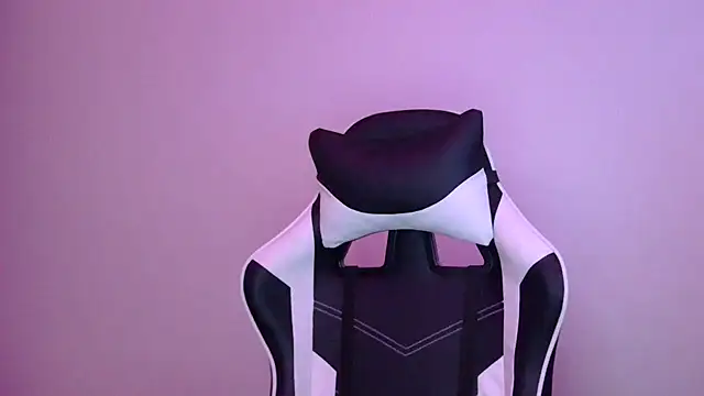 Snapshot of KLEOKILLS chatting on January 2, 2025, 5:24 am KLEOKILLS online show from January 2, 2025, 5:24 am