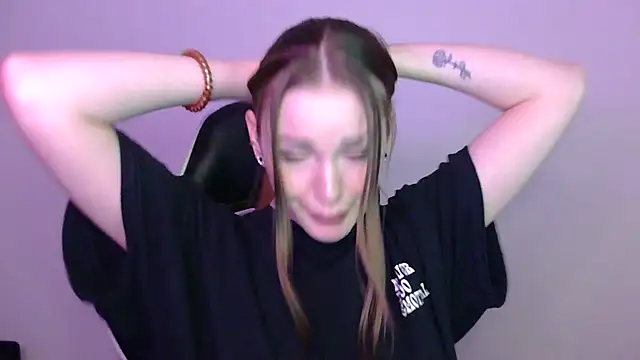 Snapshot of KLEOKILLS chatting on October 2, 2025, 9:22 pm KLEOKILLS online show from October 2, 2025, 9:22 pm