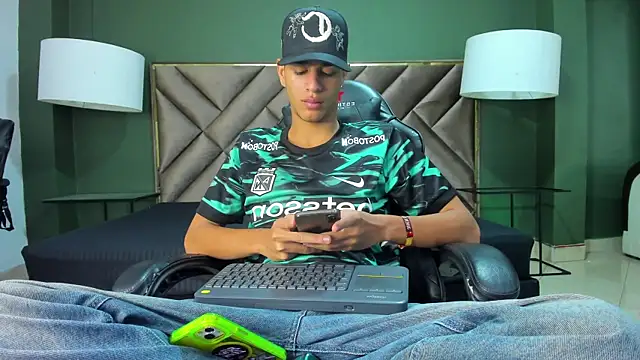 Snapshot of Tyler_Rodriguez chatting on October 27, 2025, 11:41 pm Tyler Rodriguez online show from October 27, 2025, 11:41 pm