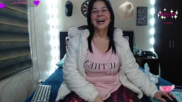 Snapshot of Rachell_111 chatting on February 14, 2025, 11:53 pm Rachell 111 online show from February 14, 2025, 11:53 pm