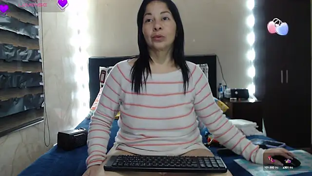 Snapshot of Rachell_111 chatting on March 14, 2025, 11:56 am Rachell 111 online show from March 14, 2025, 11:56 am