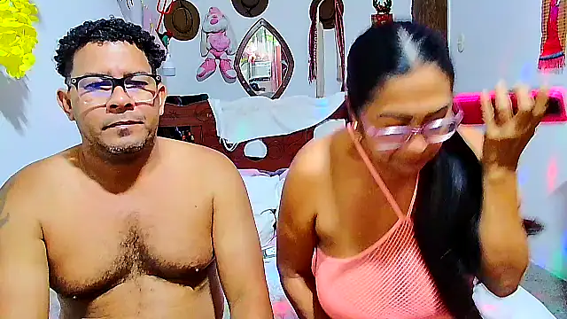 Snapshot of rosi_pamela chatting on December 4, 2025, 10:40 pm rosi pamela online show from December 4, 2025, 10:40 pm