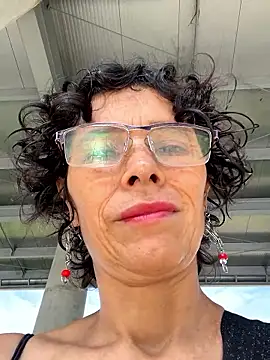 MireyaTorresGu online show from October 20, 2025, 1:33 pm