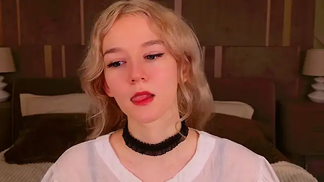 Snapshot of NaomiLoys chatting on February 10, 2025, 3:24 am NaomiLoys online show from February 10, 2025, 3:24 am