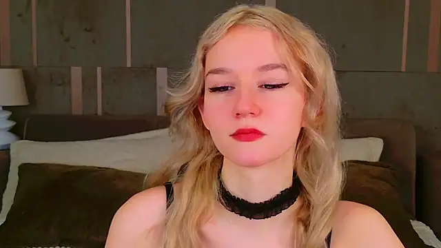 Snapshot of NaomiLoys chatting on February 10, 2025, 8:53 pm NaomiLoys online show from February 10, 2025, 8:53 pm