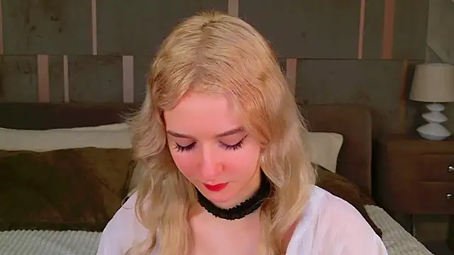 Snapshot of NaomiLoys chatting on February 11, 2025, 12:17 am NaomiLoys online show from February 11, 2025, 12:17 am