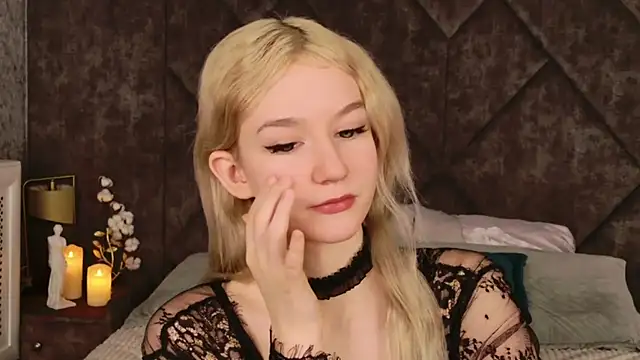 Snapshot of NaomiLoys chatting on February 21, 2025, 11:54 pm NaomiLoys online show from February 21, 2025, 11:54 pm