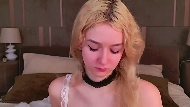 Snapshot of NaomiLoys chatting on March 7, 2025, 8:44 pm NaomiLoys online show from March 7, 2025, 8:44 pm