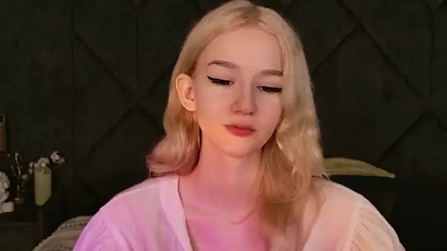 Snapshot of NaomiLoys chatting on November 16, 2025, 10:54 am NaomiLoys online show from November 16, 2025, 10:54 am