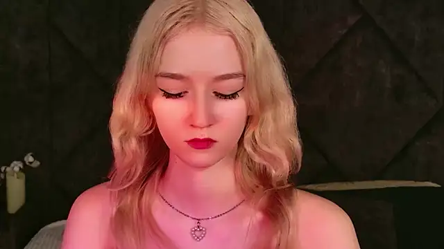 Snapshot of NaomiLoys chatting on November 18, 2025, 10:52 am NaomiLoys online show from November 18, 2025, 10:52 am