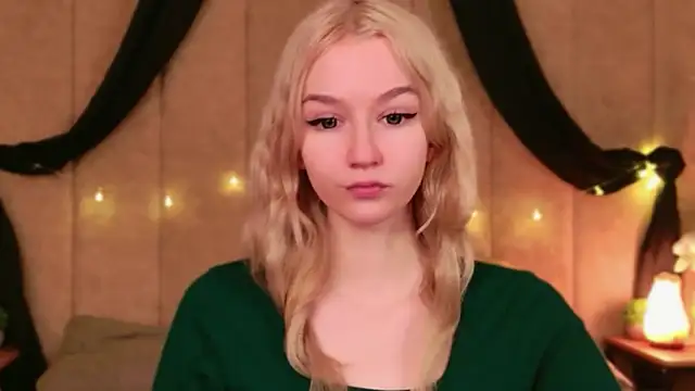 Snapshot of NaomiLoys chatting on November 24, 2025, 10:59 am NaomiLoys online show from November 24, 2025, 10:59 am