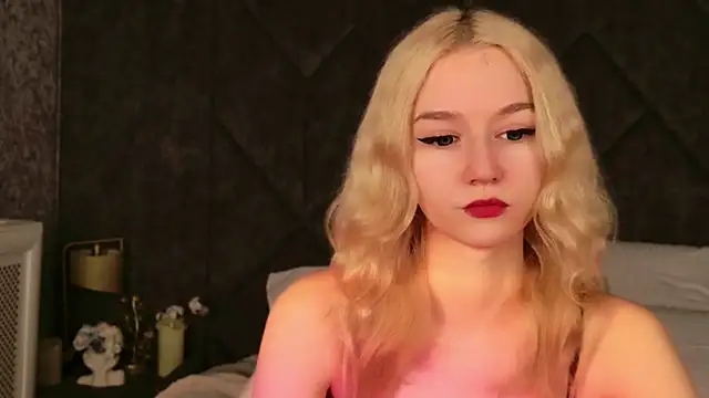 Snapshot of NaomiLoys chatting on December 2, 2025, 3:51 pm NaomiLoys online show from December 2, 2025, 3:51 pm