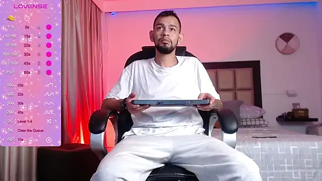 Snapshot of Bedobigcock chatting on December 5, 2024, 10:23 pm Bedobigcock online show from December 5, 2024, 10:23 pm