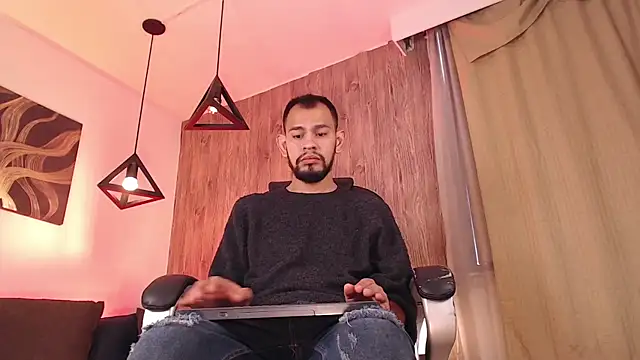 Snapshot of Bedobigcock chatting on January 28, 2025, 5:03 pm Bedobigcock online show from January 28, 2025, 5:03 pm