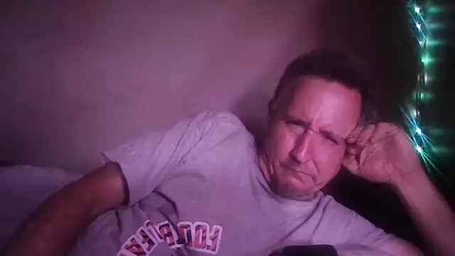 Snapshot of George48 chatting on November 24, 2025, 5:18 am George48 online show from November 24, 2025, 5:18 am