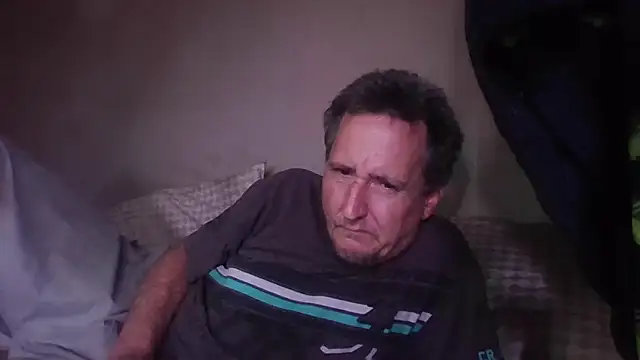 Snapshot of George48 chatting on December 3, 2025, 4:31 am George48 online show from December 3, 2025, 4:31 am