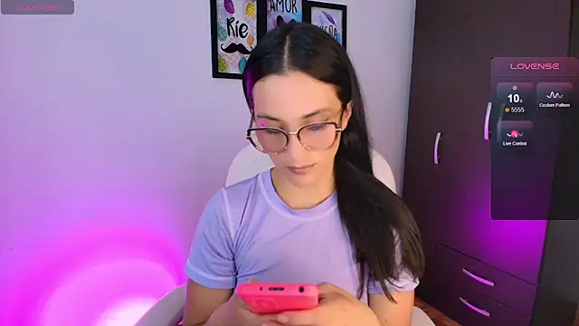 Snapshot of mariaan_m_ chatting on November 27, 2025, 10:45 pm mariaan m online show from November 27, 2025, 10:45 pm