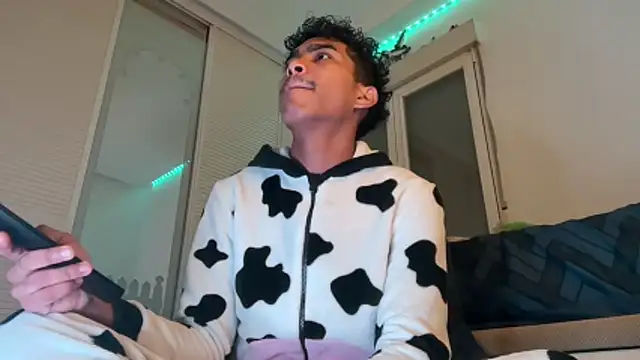 Snapshot of Ryan-hot chatting on November 30, 2025, 12:31 pm Ryan-hot online show from November 30, 2025, 12:31 pm