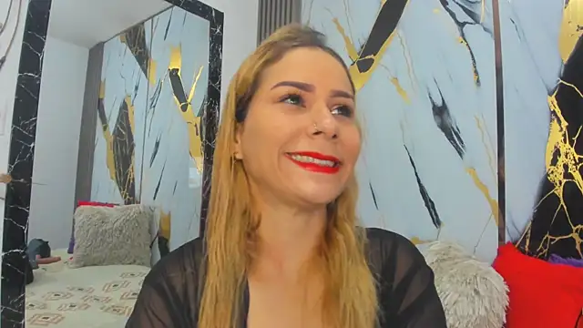 sophiee evanss  online show from December 9, 2024, 9:28 am