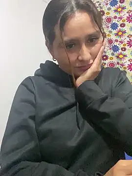 Keittly  online show from December 15, 2024, 12:18 am