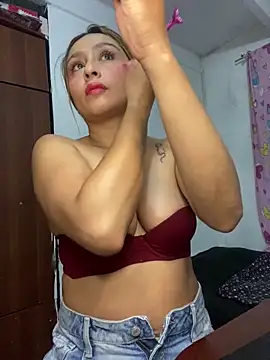 Keittly  online show from February 5, 2025, 11:39 pm