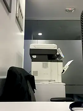 Keittly  online show from December 3, 2025, 3:36 am