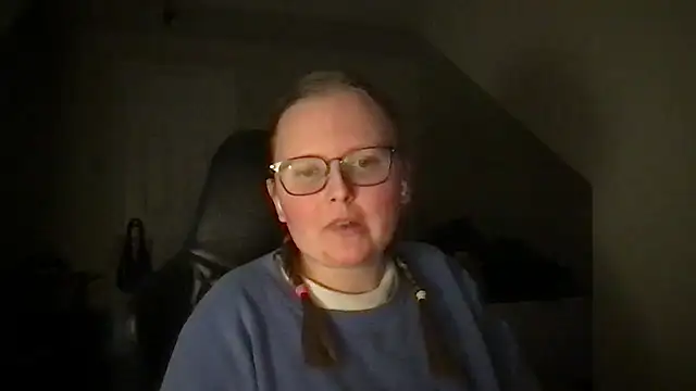 Snapshot of lexie_lilacs chatting on February 17, 2025, 4:31 am lexie lilacs online show from February 17, 2025, 4:31 am