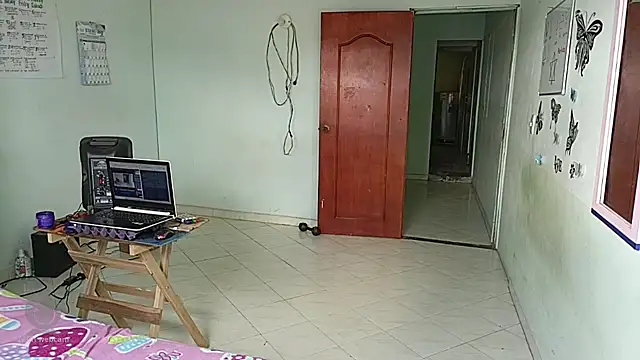 luxandracon23 online show from February 24, 2025, 7:52 pm