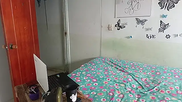 luxandracon23 online show from March 19, 2025, 12:56 pm