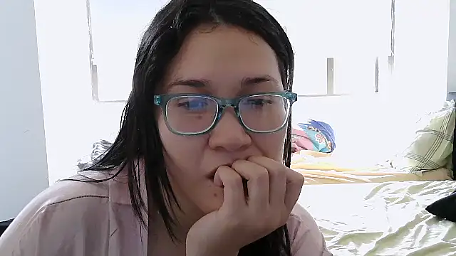 luxandracon23 online show from October 16, 2025, 1:45 pm