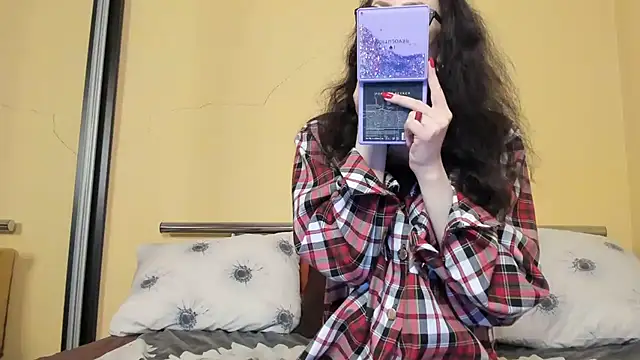 Baby Jewel online show from November 27, 2025, 11:12 am