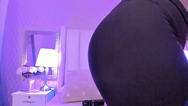 SophiaSmiiths  online show from February 20, 2025, 8:25 pm