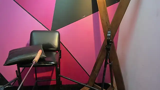 Snapshot of BDSM_Fetish chatting on February 24, 2025, 10:58 pm BDSM Fetish online show from February 24, 2025, 10:58 pm