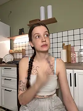 Snapshot of Sweet_Evva chatting on December 4, 2025, 6:38 pm Sweet Evva online show from December 4, 2025, 6:38 pm