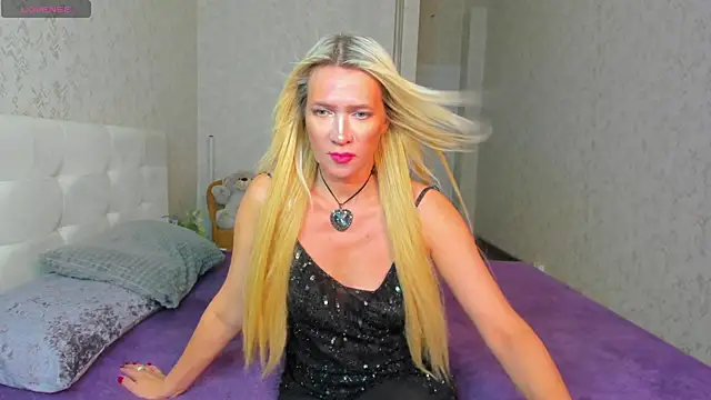 Luna  Lewis online show from January 18, 2025, 8:20 am