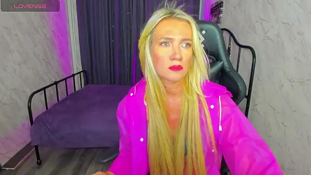 Luna  Lewis online show from February 22, 2025, 11:35 am